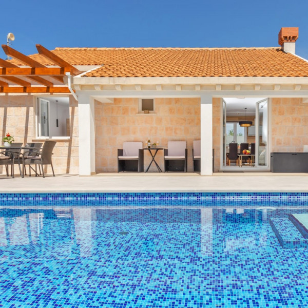 Holiday Home DoMa, Holiday Home DoMa with Pool, Konavle, Croatia Čilipi