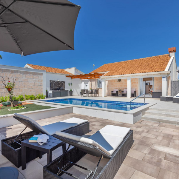 Holiday Home DoMa, Holiday Home DoMa with Pool, Konavle, Croatia Čilipi